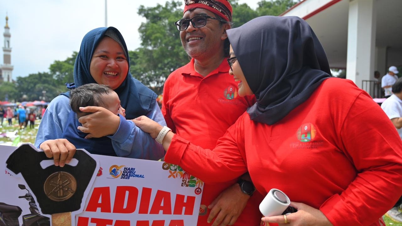 Penjual Sayur dari Parakan Menang Mobil di Jalan Sehat HUT Temanggung ke-191, Puluhan Ribu Warga Memadati Alun