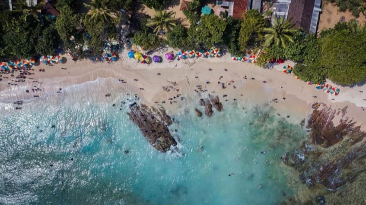 Menjelajahi Eksotisme Pantai Wedi Ombo, Pesona Alam Gunungkidul yang Memukau