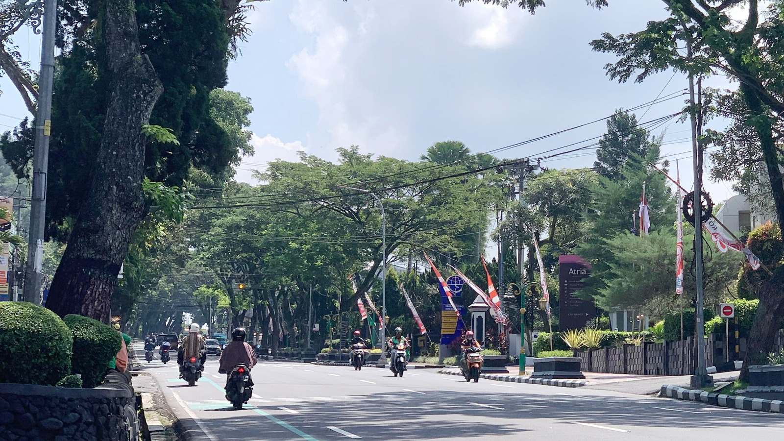 Viral di X Kota Magelang Pakai Kabel Tanam, Realita Utilitas Kabel Terpasang Semrawut dan Ganggu Pemandangan