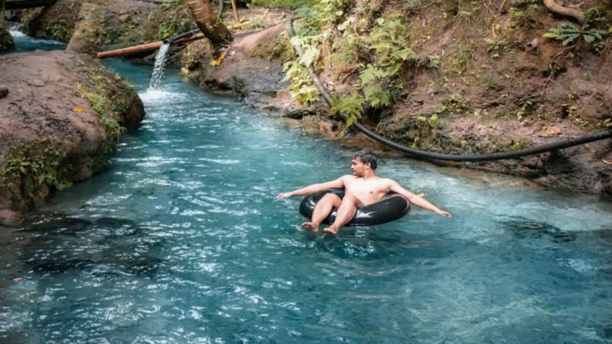 Merasakan Sensasi Segarnya Berenang di Hidden Gem Kali Mudal Gumuk Magelang, Airnya Sejernih Kaca!