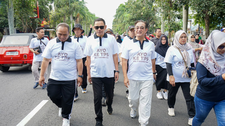 Puncak Kirab Maskot Si Randu, Ribuan Warga Ramaikan Jalan Sehat di Magelang