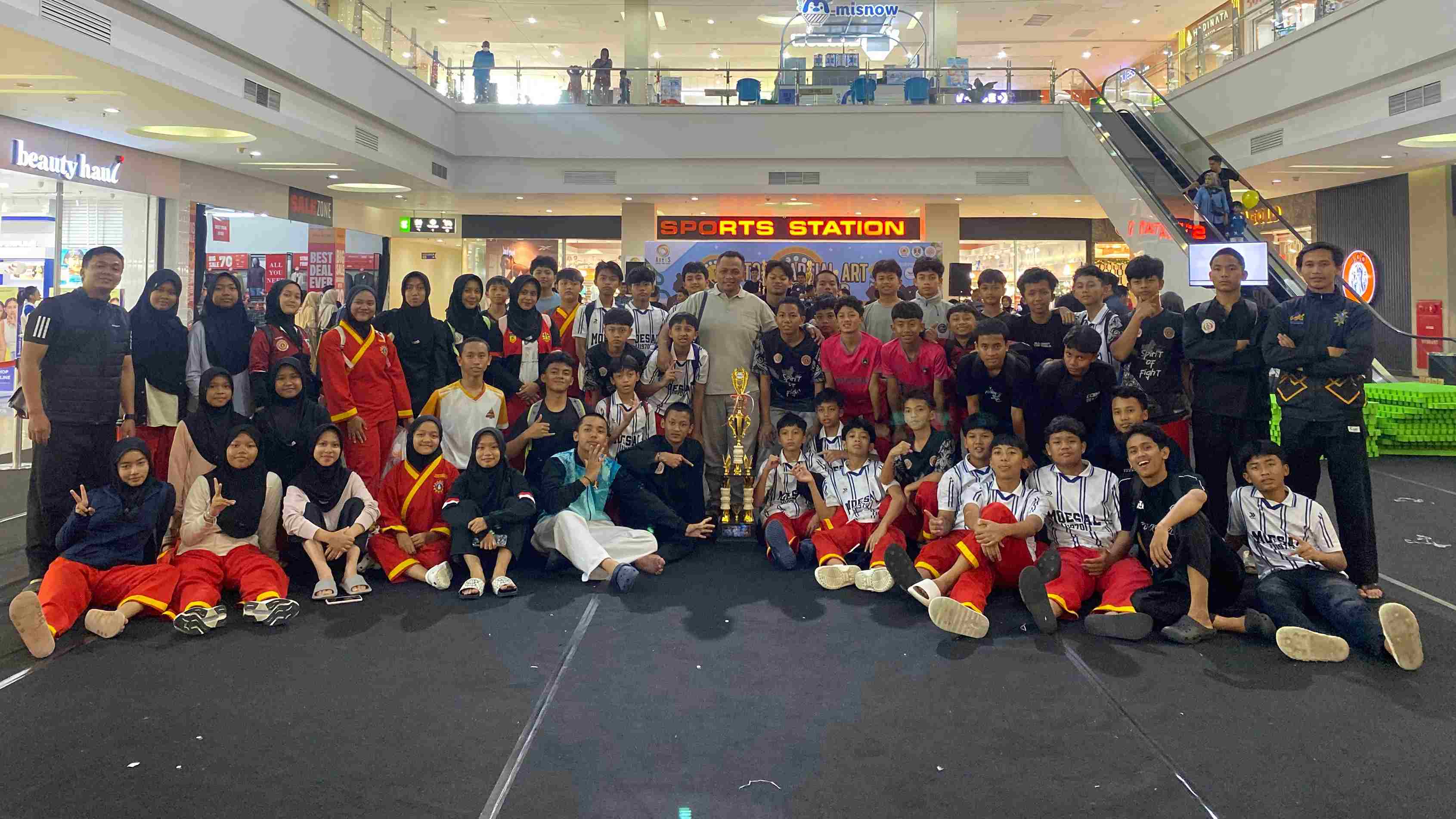 SMP Mutual Kota Magelang Raih Juara Umum Artos Martial Art 2025