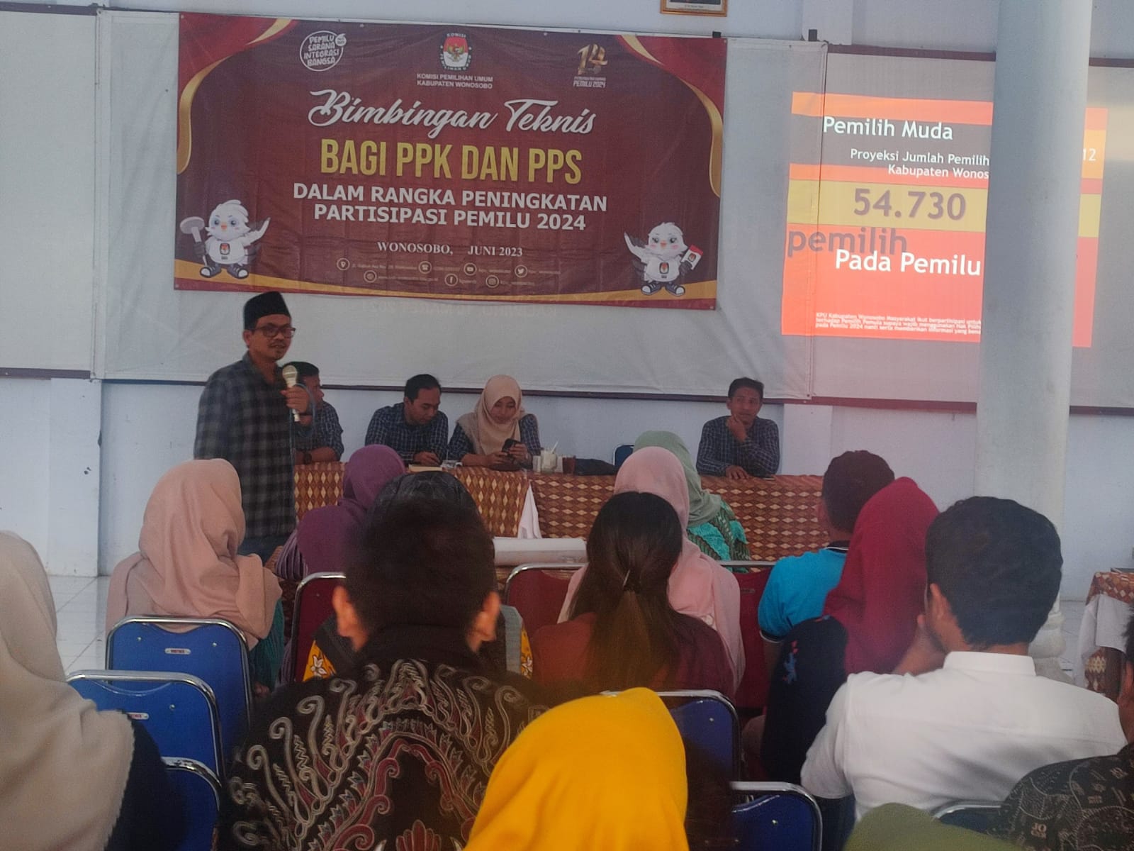 100 Orang Anggota PPK dan PPS Dapil 6 Wonosobo Dilatih Kelola Medsos