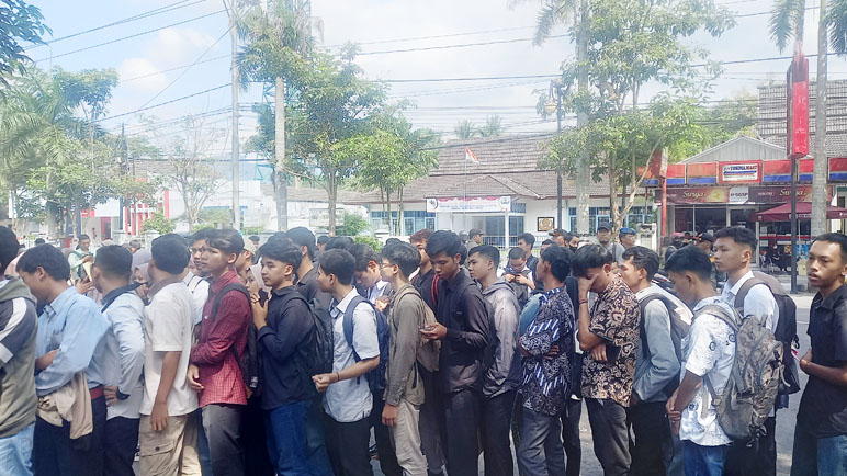 Ribuan Pencaker Datangi Job Fair 2024 di Pendopo Lapangan drh Soepardi Mungkid Magelang