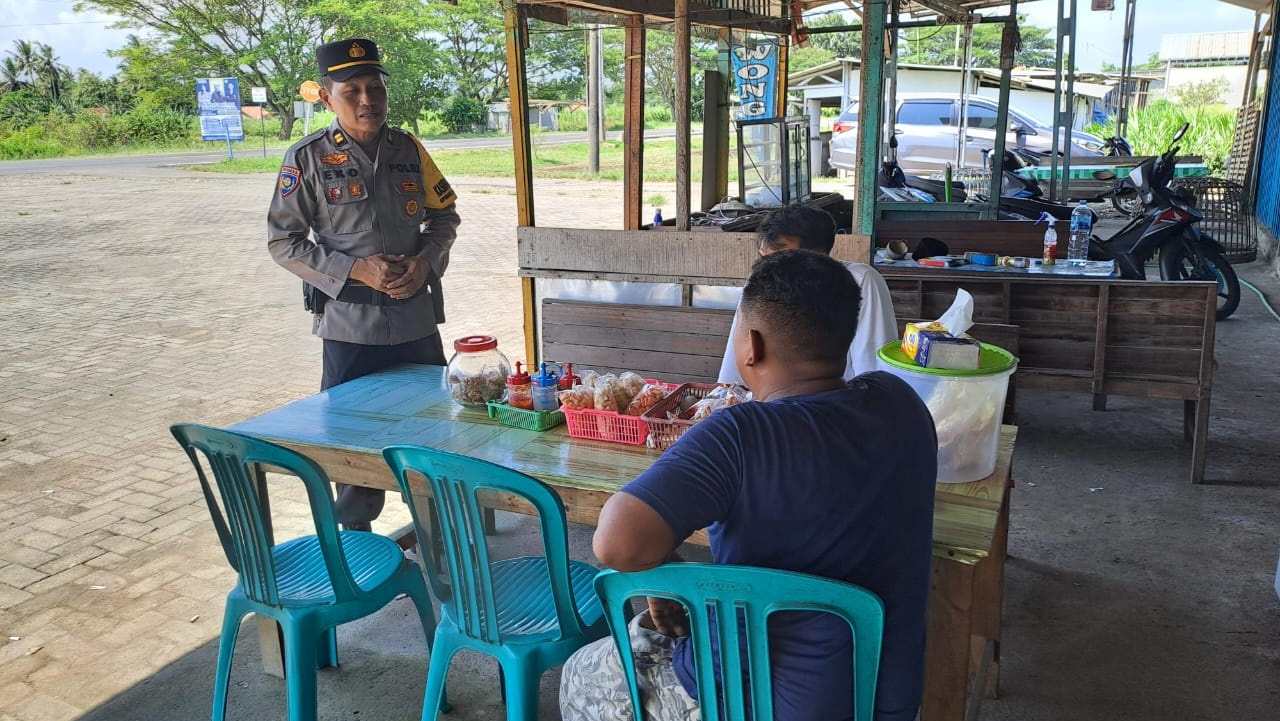 Personel Satbinmas Polres Purworejo Sambangi Rest Area Rawan Premanisme dan Pungli