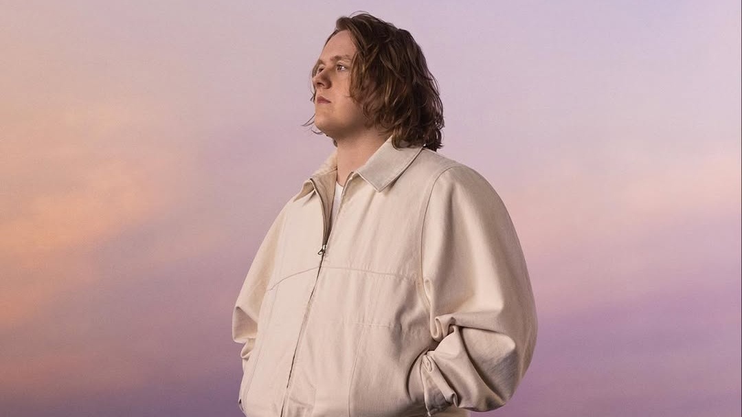 Lirik dan Terjemahan Lagu Survive Lewis Capaldi, Ajak Semangat Hidup Ditengah Kesulitan!