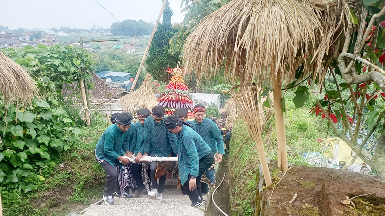 Festival Budaya Suran, Kirab 1.000 Tumpeng Menuju Pertapaan Eyang Suro Gendero di Desa Ngablak Magelang