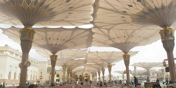 Punya Banyak Keunikan! Fakta-fakta Payung di Masjid Nabawi yang Perlu Anda Ketahui