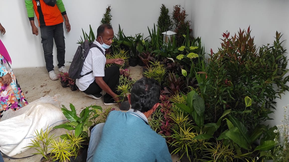 Hari Kedua Pelatihan Perawatan Taman, Peserta Antusias Bikin Dekor Mini Garden