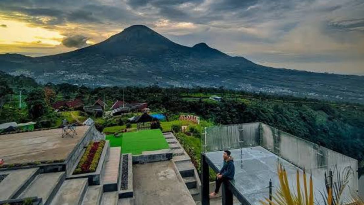 Keseruan Menikmati Pemandangan Alam Wonosobo dari Ketinggian di Wisata Kahyangan Skyline