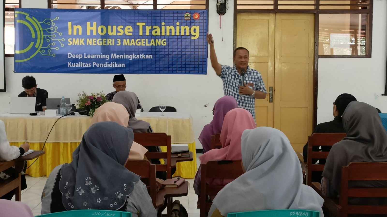 Guru SMK N 3 Magelang Dibekali Deep Learning, Siap Hadapi Era AI!