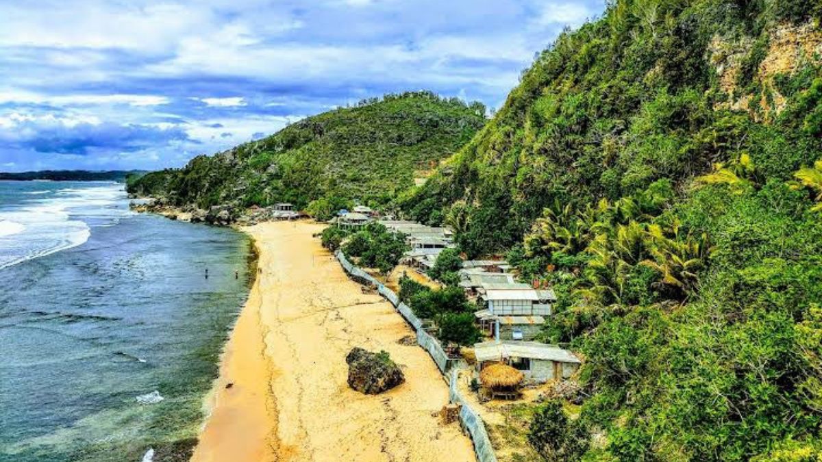 Yuk Wisata ke Pantai Pok Tunggal, Hidden Gem Cantik Nan Asyik Bikin Pengunjung Tertarik 