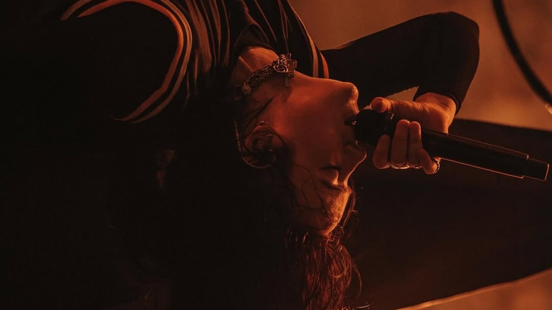 Lirik Lagu dan Terjemahan 'Behind The Mask' Billie Eilish, Ungkap Bertahan Dibalik Topeng