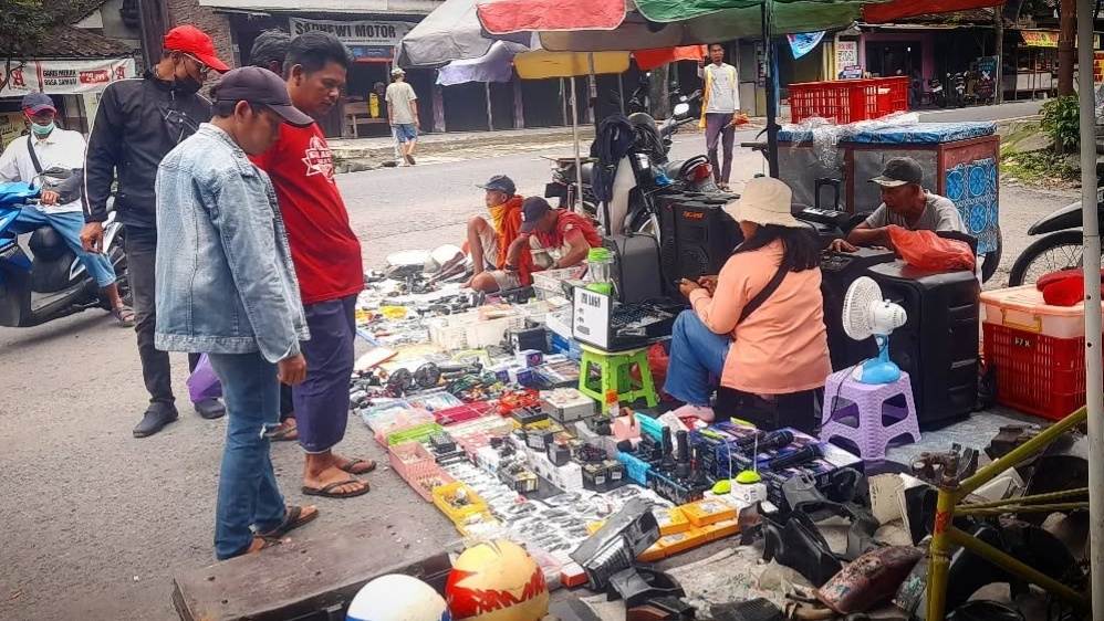 3 Lokasi Pasar Klitikan Magelang, Punya Koleksi Barang Jadul hingga Antik