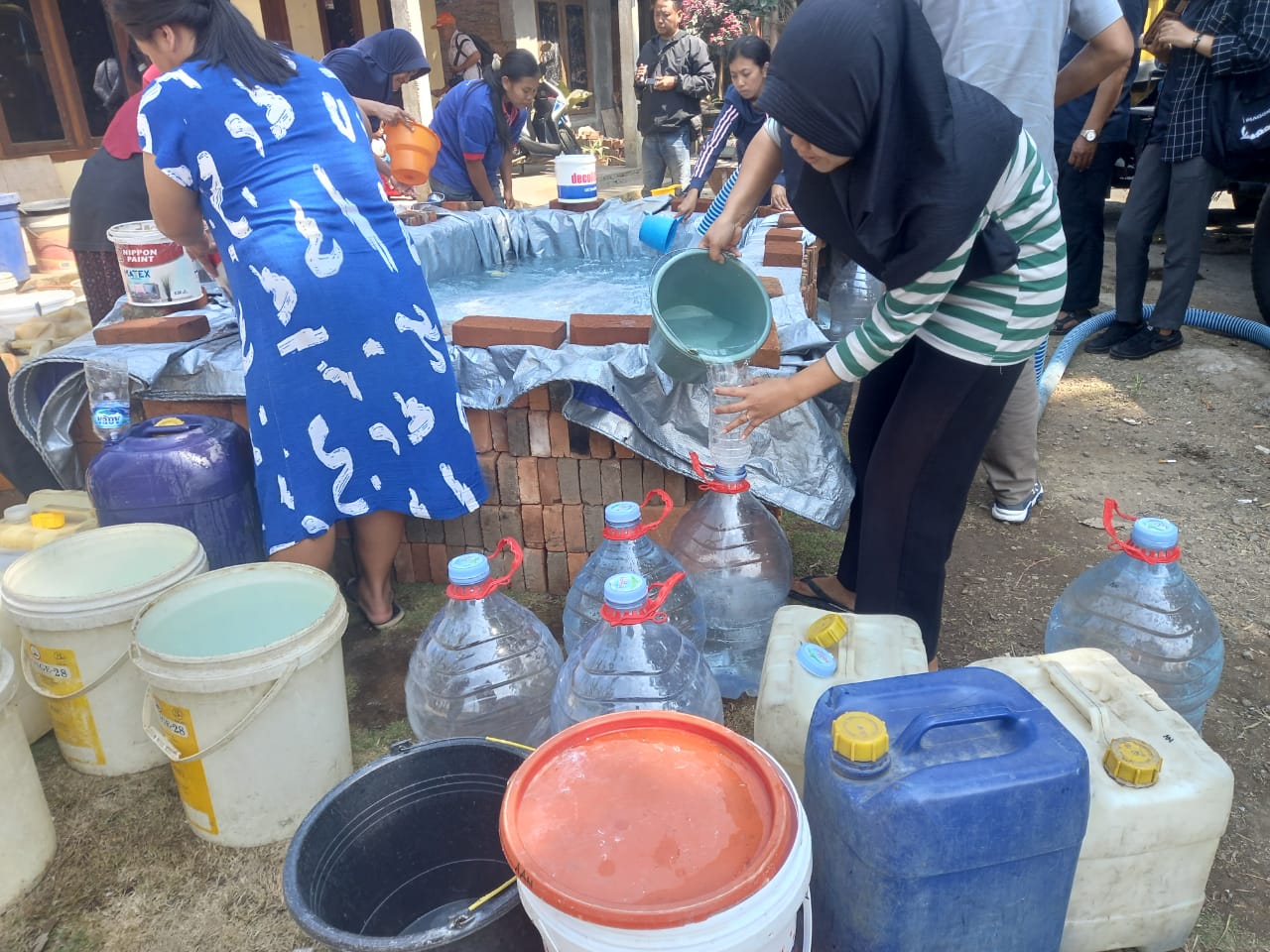 Kesulitan Air, Warga Dusun Tepu Dlimas Tegalrejo Mendapatkan Bantuan Air Bersih