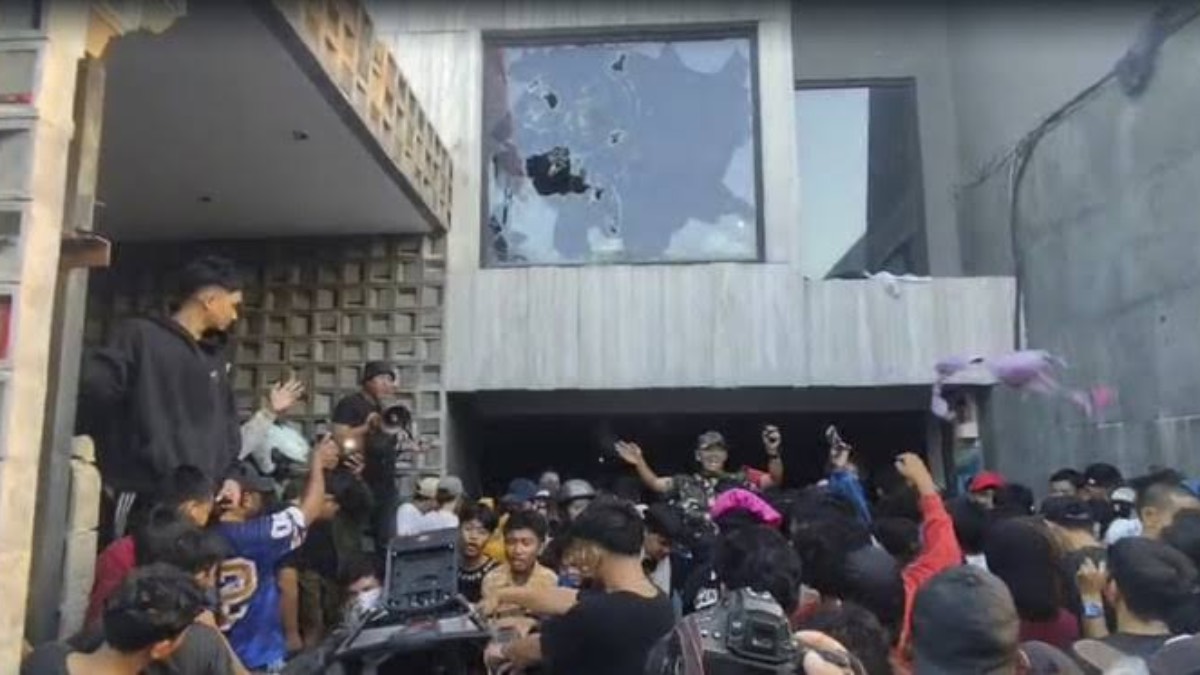 Unjuk Rasa Melenceng, Penjarahan Terjadi di Berbagai Daerah, Rumah Sahroni dan Kantor Pemerintah