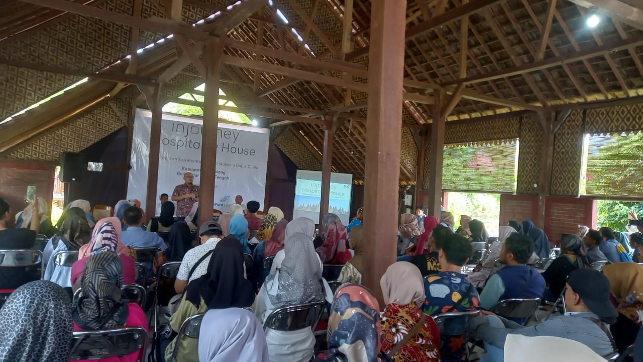 Tingkatkan Pelayanan, 120 Pedagang di Candi Borobudur Dilatih Hospitality