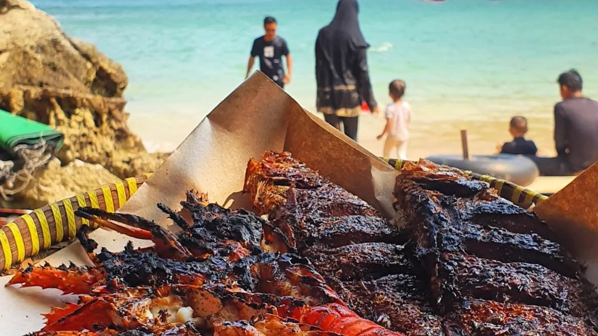 Gak Cuman Bali! Pantai Ngrenehan Jogja Juga Bisa Masak Seafood Langsung Disini