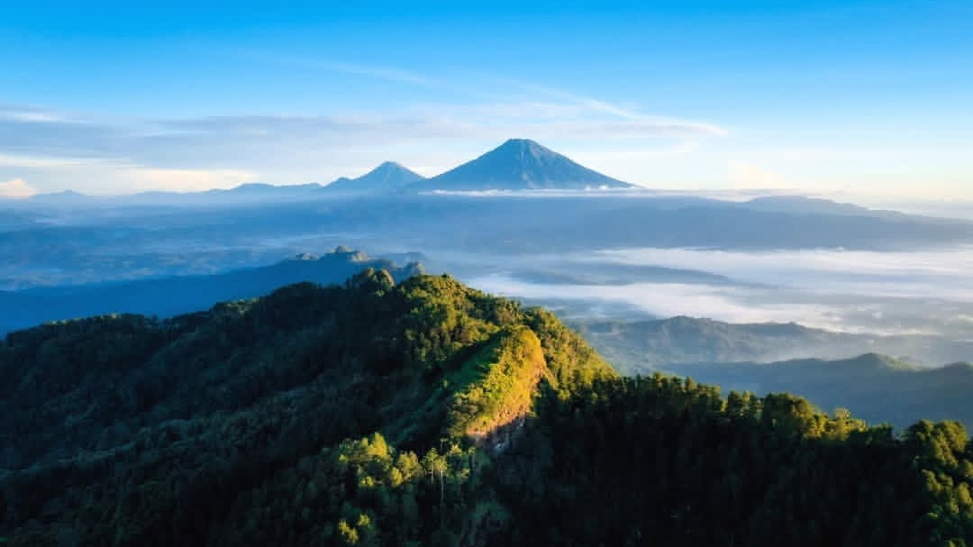 Menikmati Pesona Gunung Kembar dari Purworejo, Simak Rekomendasinya Disini