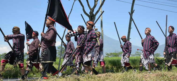 Sejumlah Bergodo Prajurit Ikuti Grebeg Mangkuyudo di Temanggung, Inilah Sejarahnya