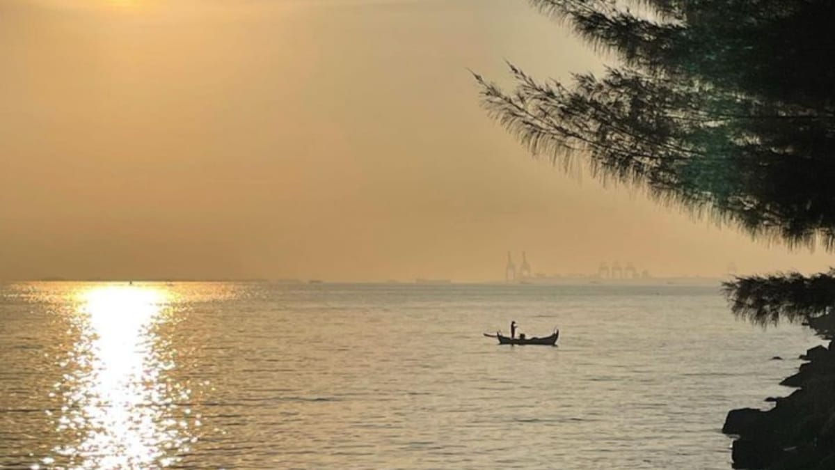 Pesona Keindahan Pantai Maron, Hidden Gem yang Terletak di Sudut Kota Semarang!