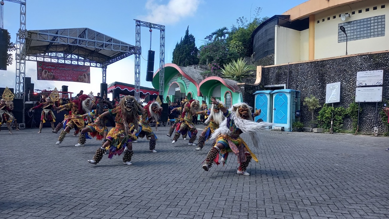 21 Kelompok Seni Gedruk Ikuti Festival Kesenian Disdikbud Kabupaten Magelang di Ketep Pass