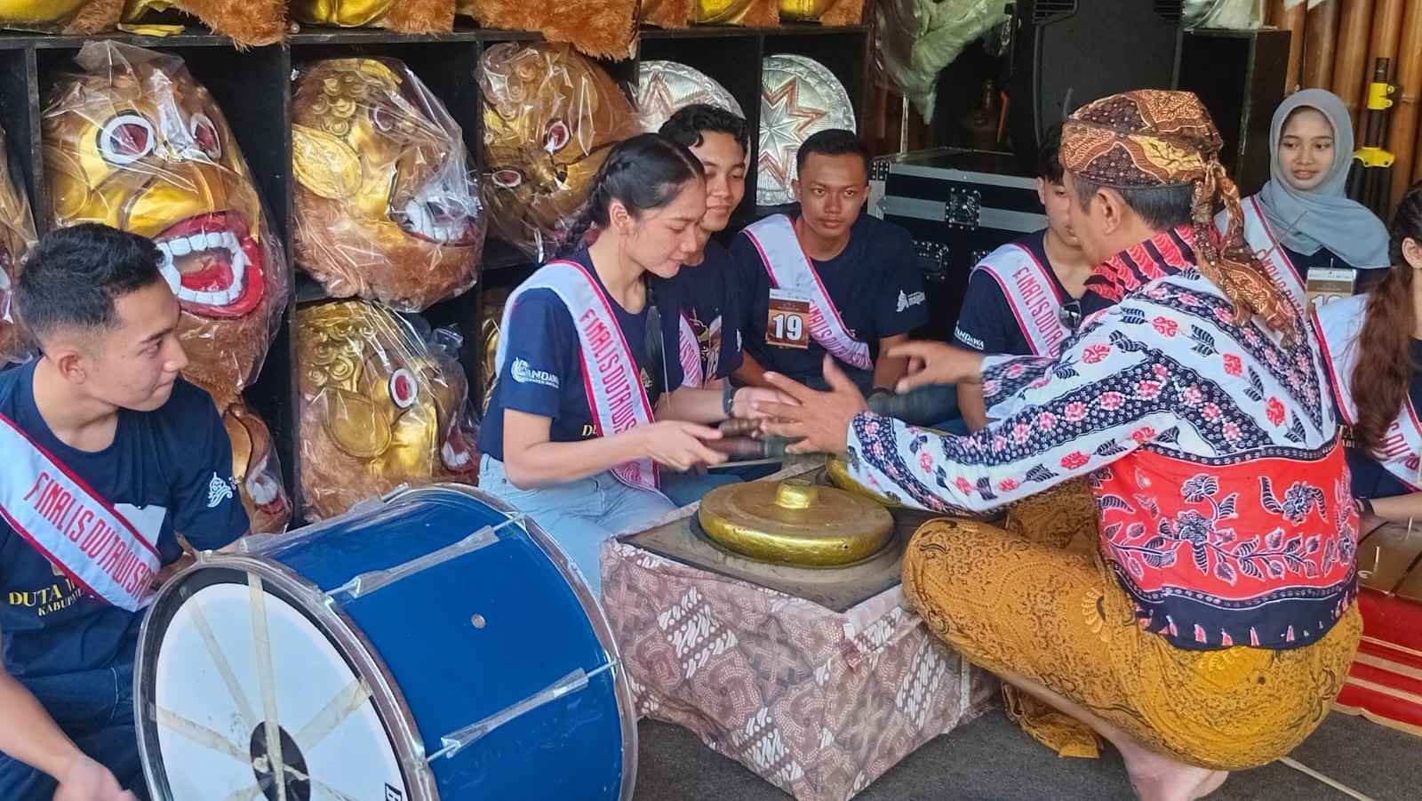 15 Besar Duta Wisata Kabupaten Magelang Kenali Kesenian dan UMKM Lewat One Day Tour ke Borobudur