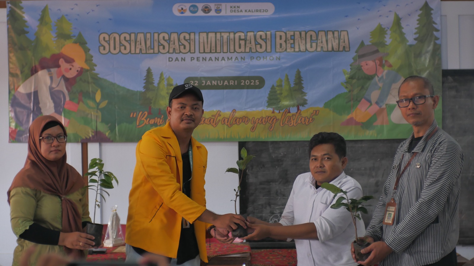 Beri Pemahaman Pentingnya Mitigasi Bencana, KKN UNTIDAR Kalirejo Gelar Sosialisasi