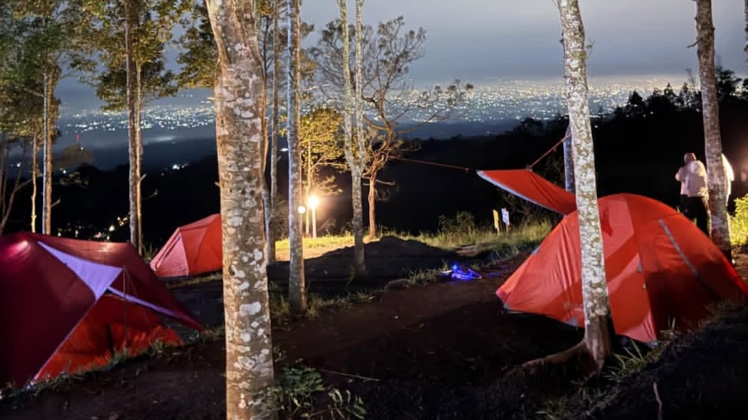3 Spot Camping dan Campervan di Deles Indah Klaten, Tawarkan Pesona Merapi Sekaligus Citylight