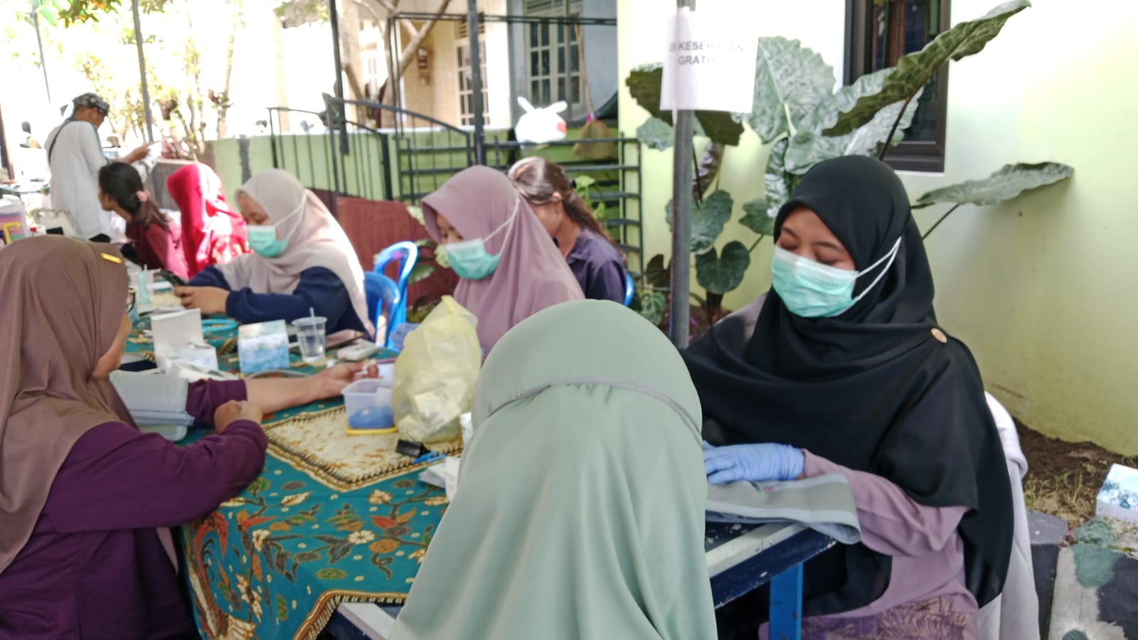 Gandeng Lazismu, SMP Mutual Gelar Baksos sebagai Implementasi Bina Lingkungan