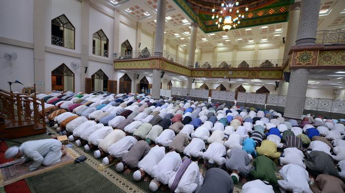 Shalat Subuh dan Isya berjamaah, Amalan Ringan dengan Pahala Besar Sampai Ada Orang yang Rela Merangkak