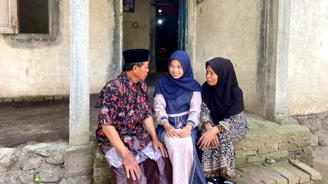 Kisah Isna Muyasaroh, Anak Serabutan dari Temanggung yang Raih Beasiswa Sarjana, Seperti Jawaban Doa