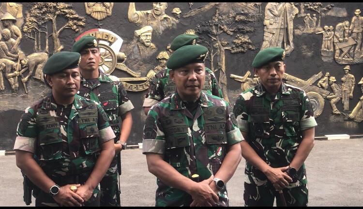 Pangdivif 2 Kostrad Tinjau Persiapan Prajurit Guna Tugas ke Perbatasan di Yonarmed 11