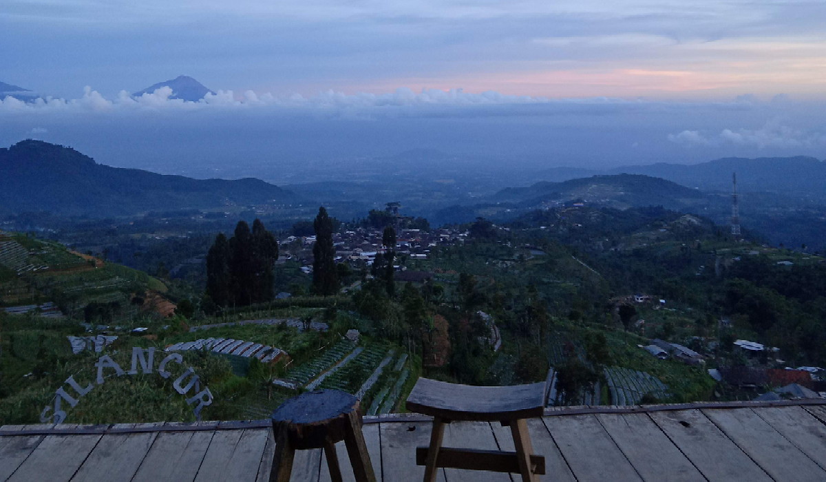 Menikmati Pesona Senja di Silancur Highland, Viewnya Ngga Kalah Keren!