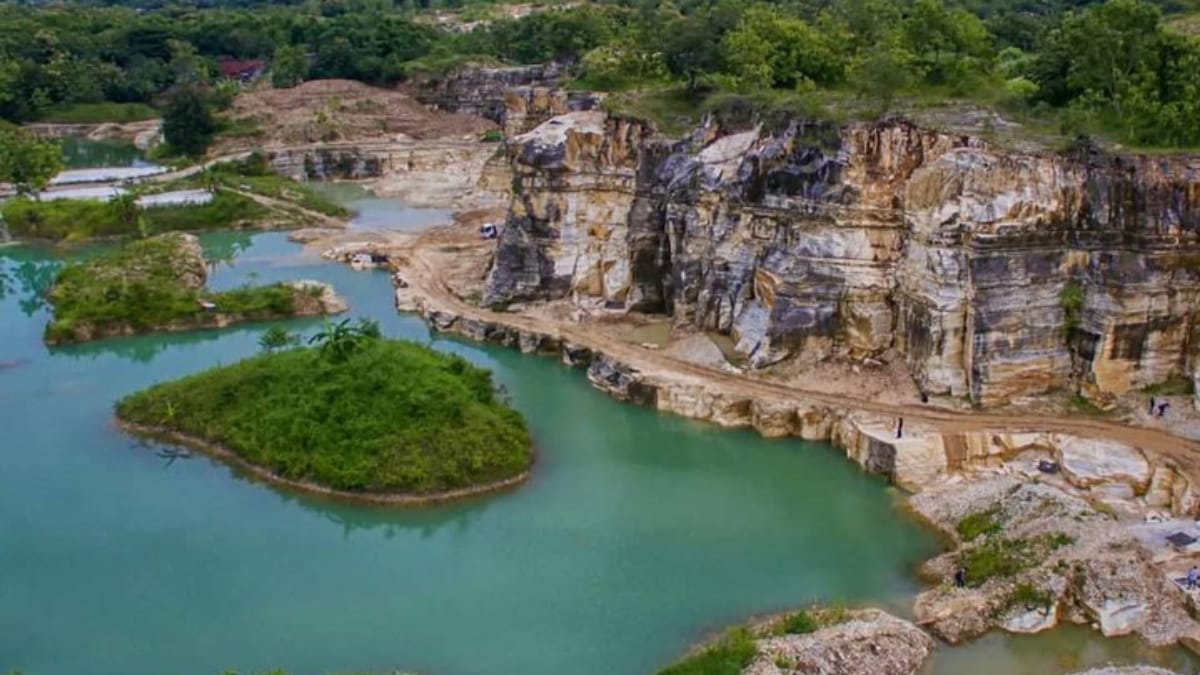 Yuk Berkunjung ke Telaga Biru Sukoharjo, Bekas Tambang Kapur yang Menjadi Destinasi Wisata Menawan