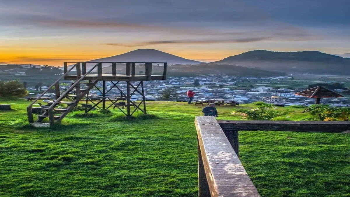 Keindahan Dieng Wisata Alam Bukit Skoter yang Menjadi Favorit