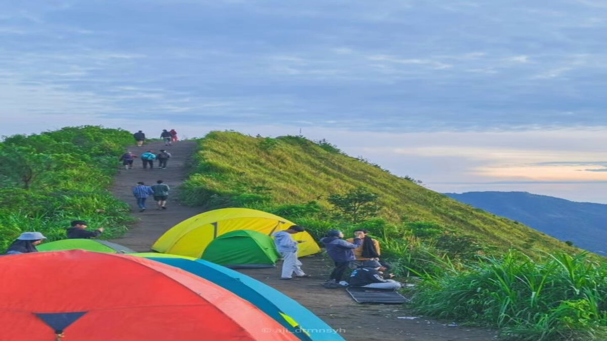 Gunung Andong: Napak Tilas Dilarang Meninggalkan Apapaun Selain Jejak