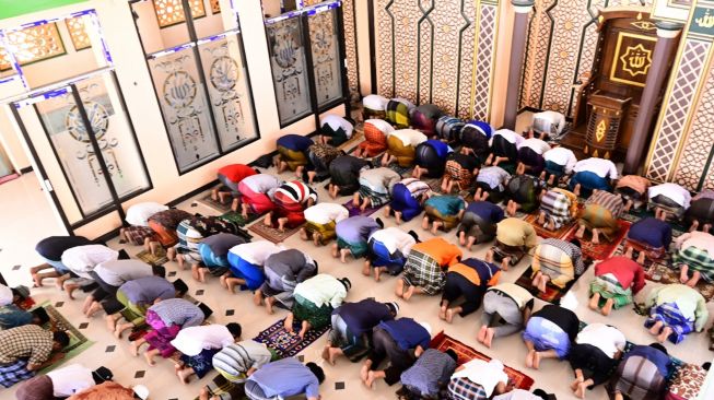 Meninggalkan Shalat Jumat Tiga Kali Masuk Golongan Orang Munafik