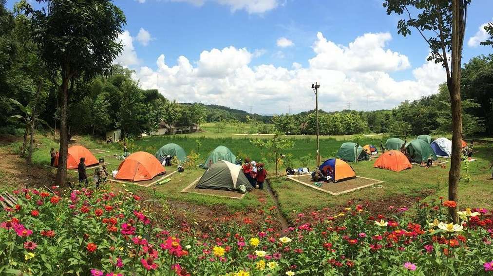 Camping Pinggir Sungai Magelang, Tempat Bersantai di Tengah Alam