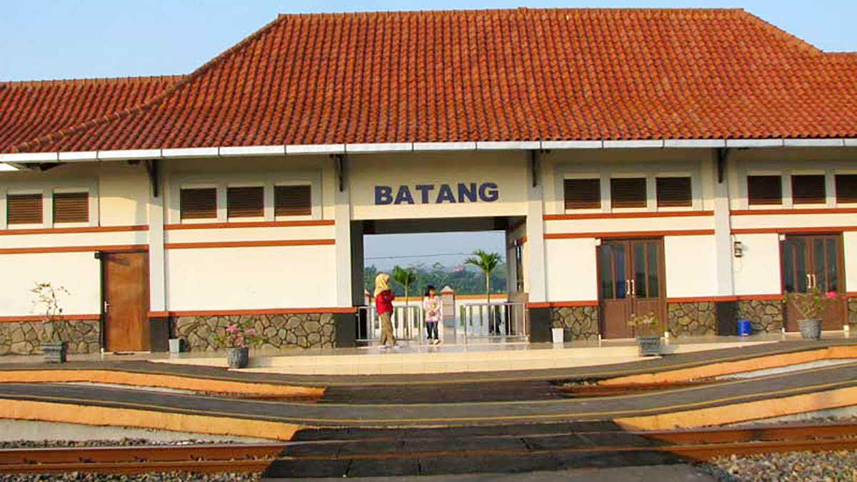 Pemprov Jateng dan PT KAI Siapkan Pembangunan Stasiun Batang untuk Logistik