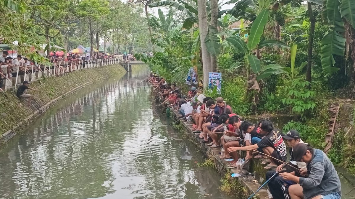 Ratusan Warga Kota Magelang Ramaikan Mancing Gratis Paslon Damai