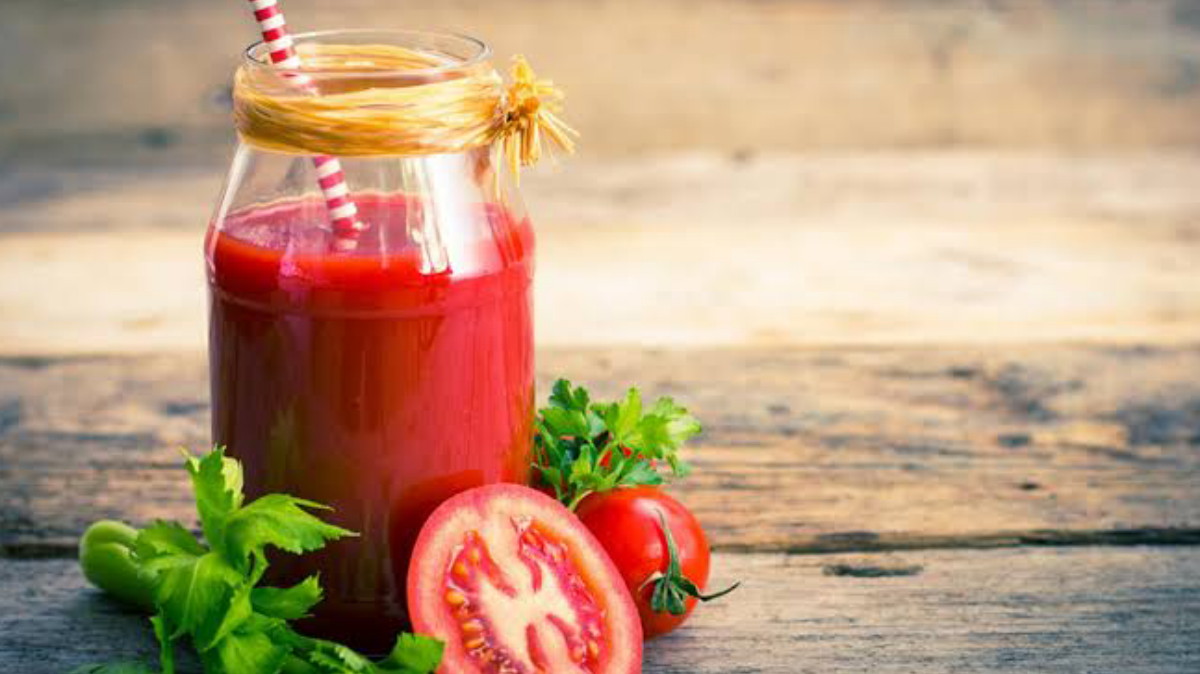  Tinggi Antioksidan dan Vit C! Cek 7 Manfaat Kecantikan yang Bisa Kamu Dapat Jika Rutin Mengonsumsi Jus Tomat 