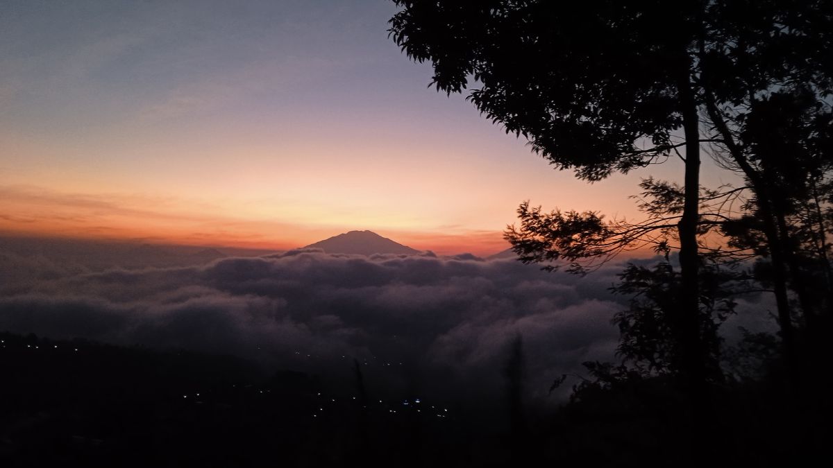 Pesona Sunrise di Trianggulasi Glamping Magelang, Indah Viewnya Bikin Susah Move On 