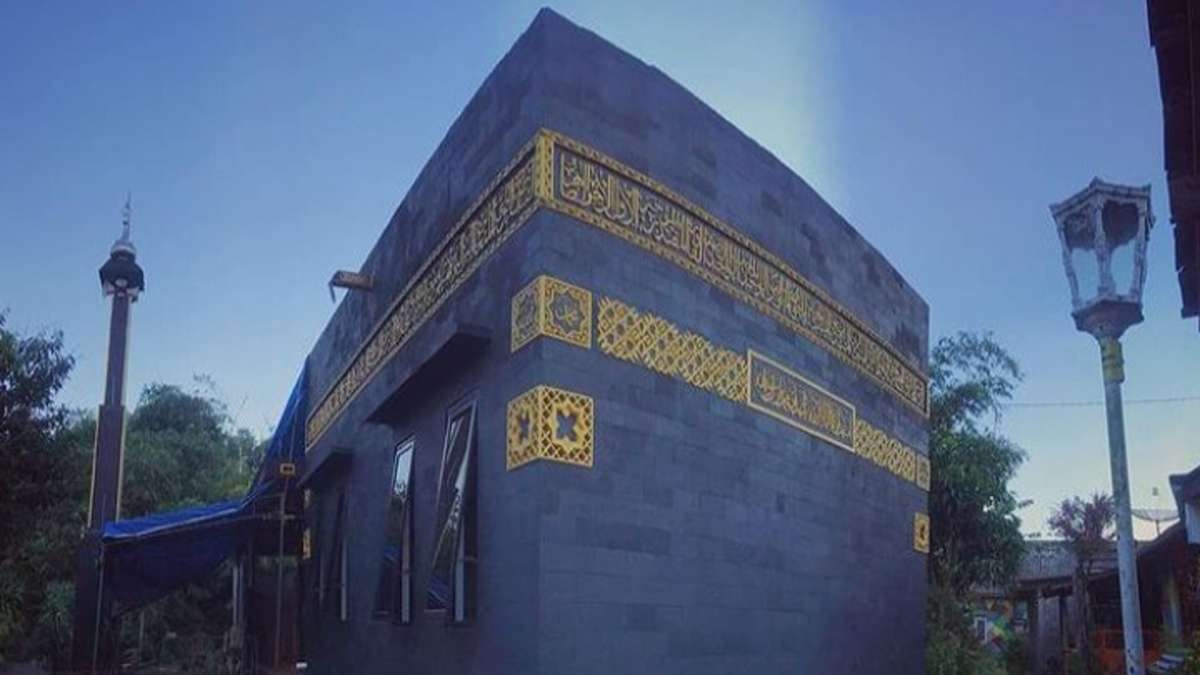 Masjid Berbentuk Kabah di Magelang Ini Ternyata Dibangun Di Atas Lahan Bekas Kandang Sapi