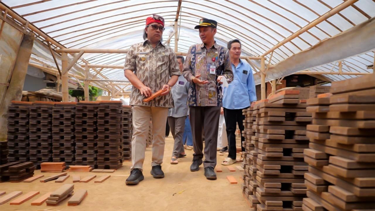 'Bata Kingdom' Temanggung: Inovasi Batu Bata Tempel yang Tembus Pasar Luar Daerah