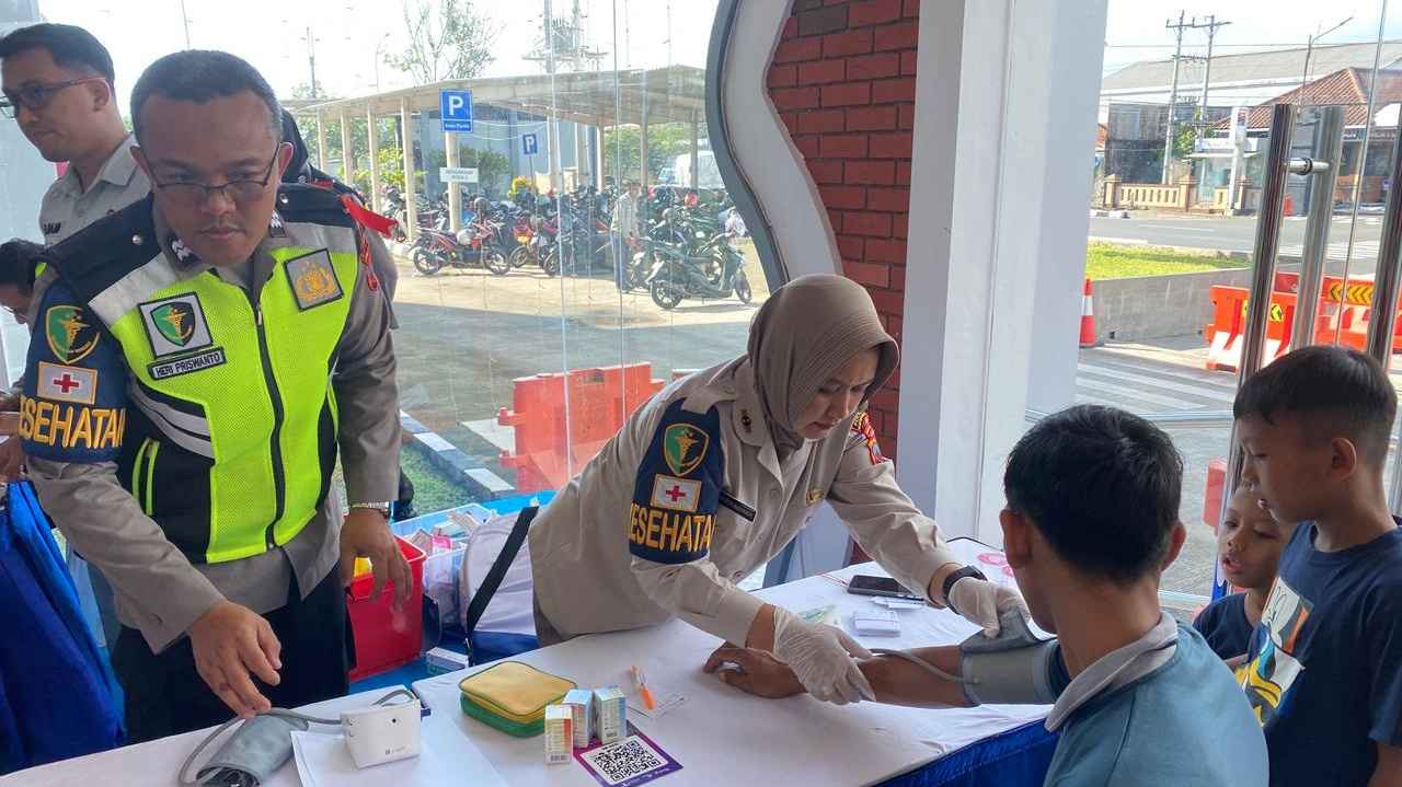 Pastikan Keselamatan, Sopir hingga Penumpang Bus Terminal Tipe A Purworejo Dicek Kesehatan