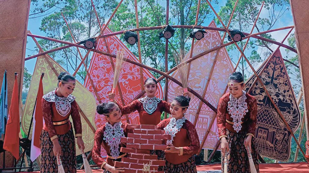  Melihat Merti Dusun Igirmranak Wonosobo Tampilkan Tarian Berjudul Cangcut Tali Wondo