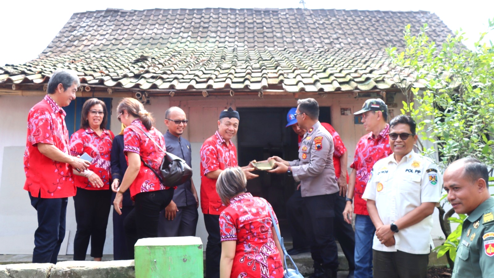 Bersama PSMTI, Polres Magelang Kota Adakan Bedah Rumah Warga