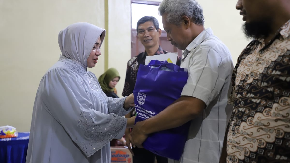 Pemilik Rumah Terdampak Lakalantas Kalijambe Purworejo Diberi Santunan