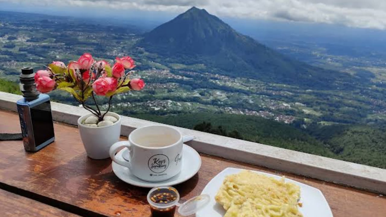 Inggil Cafe Telomoyo, Tempat Nongkrong  yang Hits dan Kekinian di Ngablak Magelang